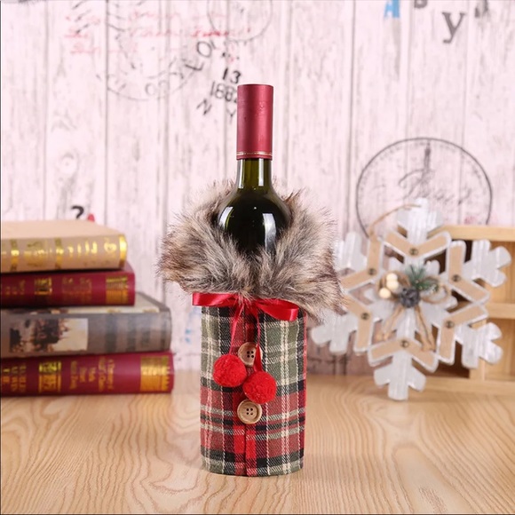 Only Brown available ❗️Holiday wine bottle cover - Picture 3 of 7